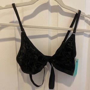 Frederick’s size M bra